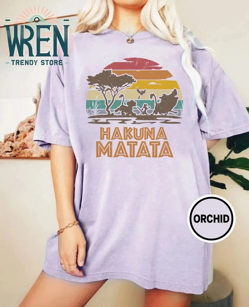 ديزني الأسد الملك سيمبا هاكونا ماتاتا رسالة الجرافيك طباعة النساء الرجال الاطفال تي شيرت لرحلة المملكة الحيوان لينة مريح أنيق