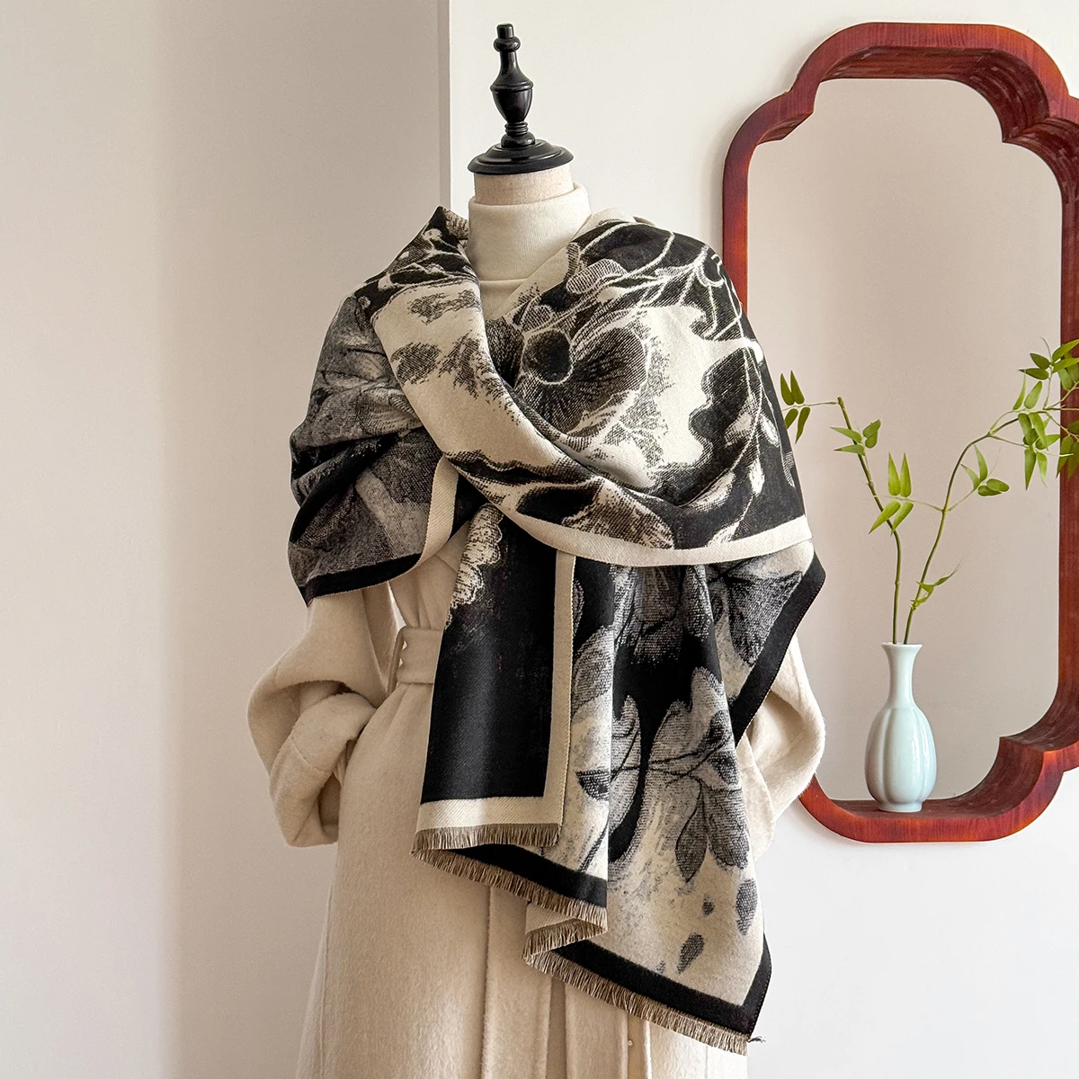 وشاح كشمير شتوي نسائي فاخر من العلامة التجارية لعام 2025 - غلاف شال الباشمينا بشراشيب مطبوع عليه زهور، باندانا ومعطف