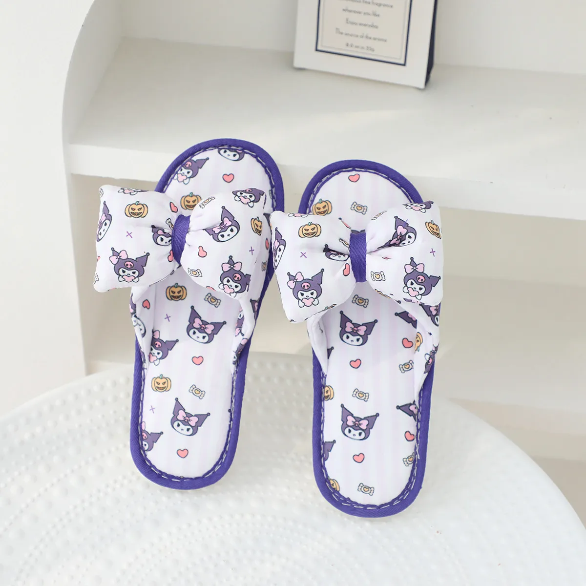 Warm and cute stuffed slippers with bows to accompany you through the winter, in a variety of colors