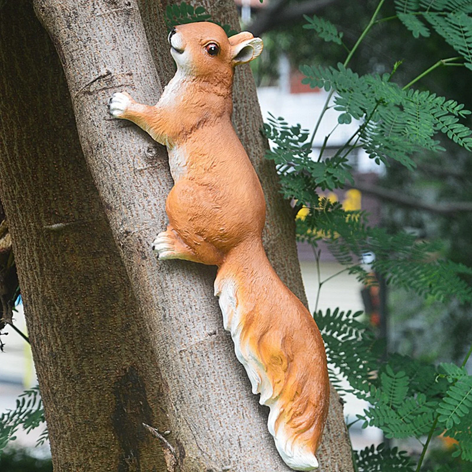 

Climbing Squirrel Figurine Vivid Resin Decorative Outdoor Animal Sculpture Ornament For Garden Courtyard