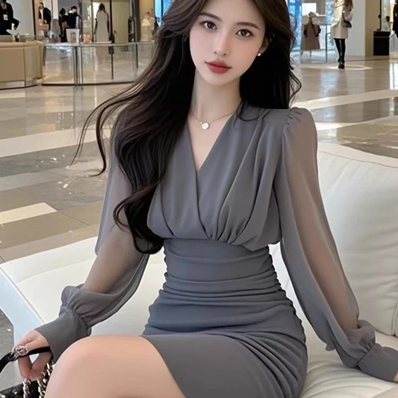 가을 여성 의류 슬림 V넥 긴팔 드레스 여성 신상 기질 바디콘 드레스 심플 플리츠 미니 드레스
