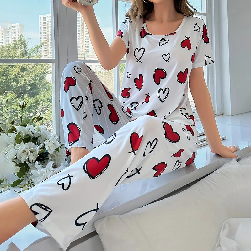

Женский атласный пижамный комплект из 2 предметов с принтом сердца, футболка с короткими рукавами и круглым вырезом, одинаковые брюки, дышащая ткань для летней одежды для сна