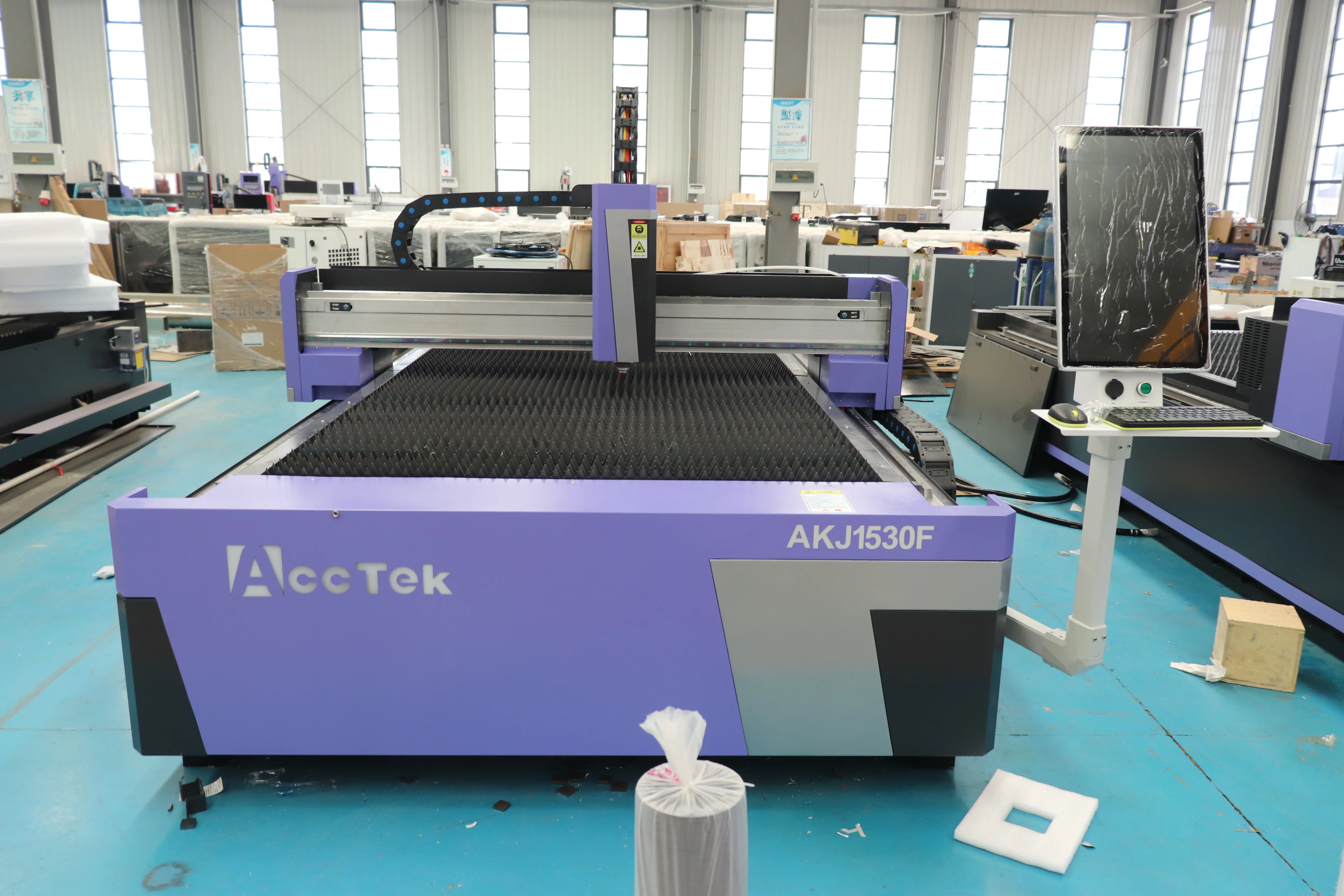 2000W 3000W 4000W To make money style Fiber laser cutting machine with cover and exchange table