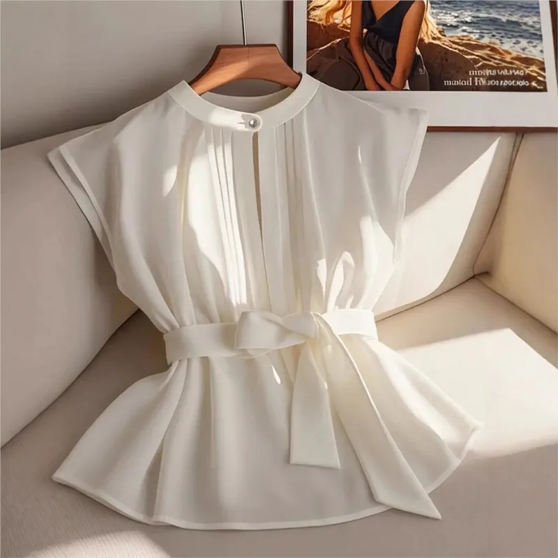 

Элегантная женская блузка без рукавов из шифона с классическим воротником-стойкой, пуговицами спереди, плиссированным подолом и поясом на талии, повседневная офисная рубашка.