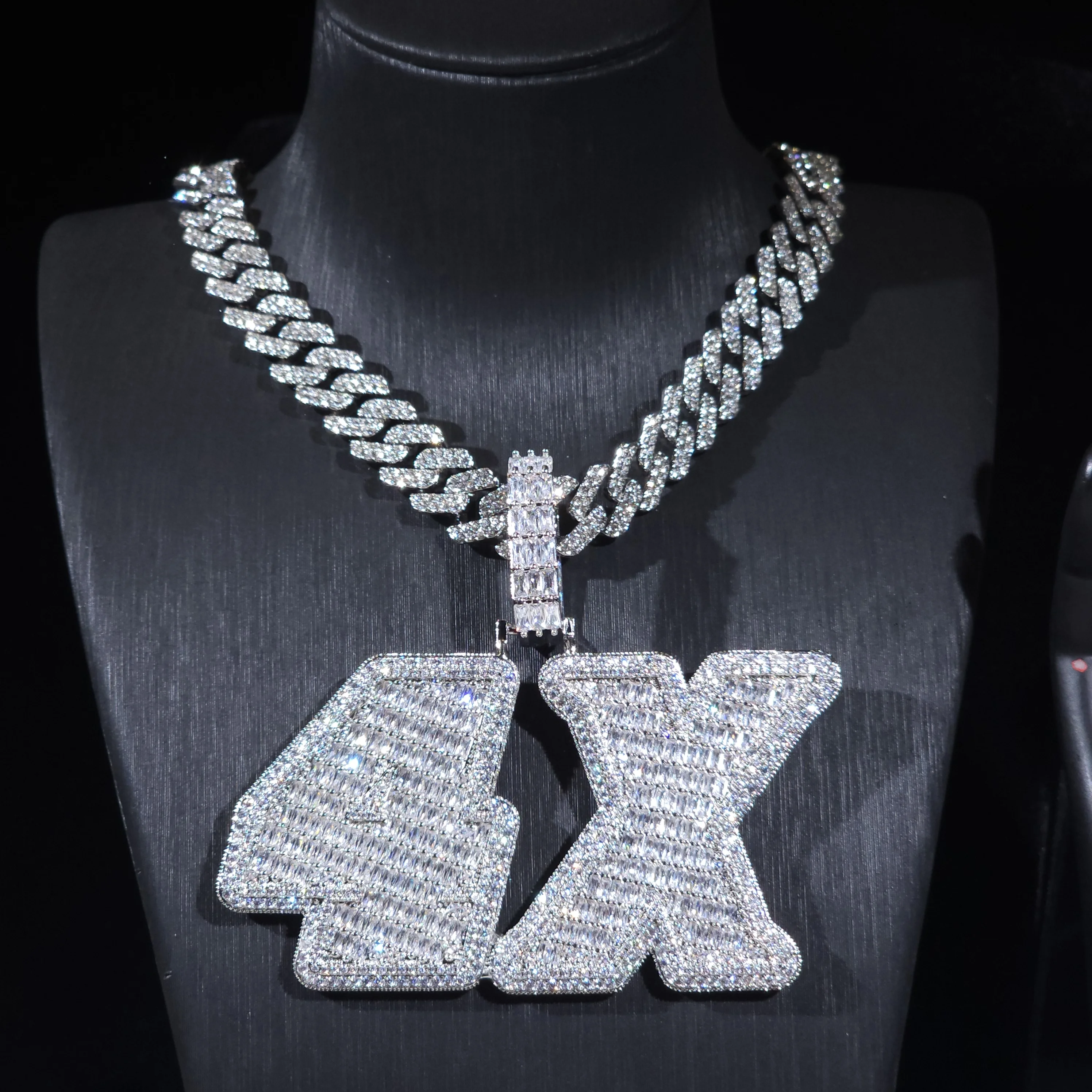 

Iced Out Cubic Zirconia Letter Necklace Custom Bold Oblique Name Pendant With 12mm CuBan Chain Hip Hop Jewelry For Men Gift