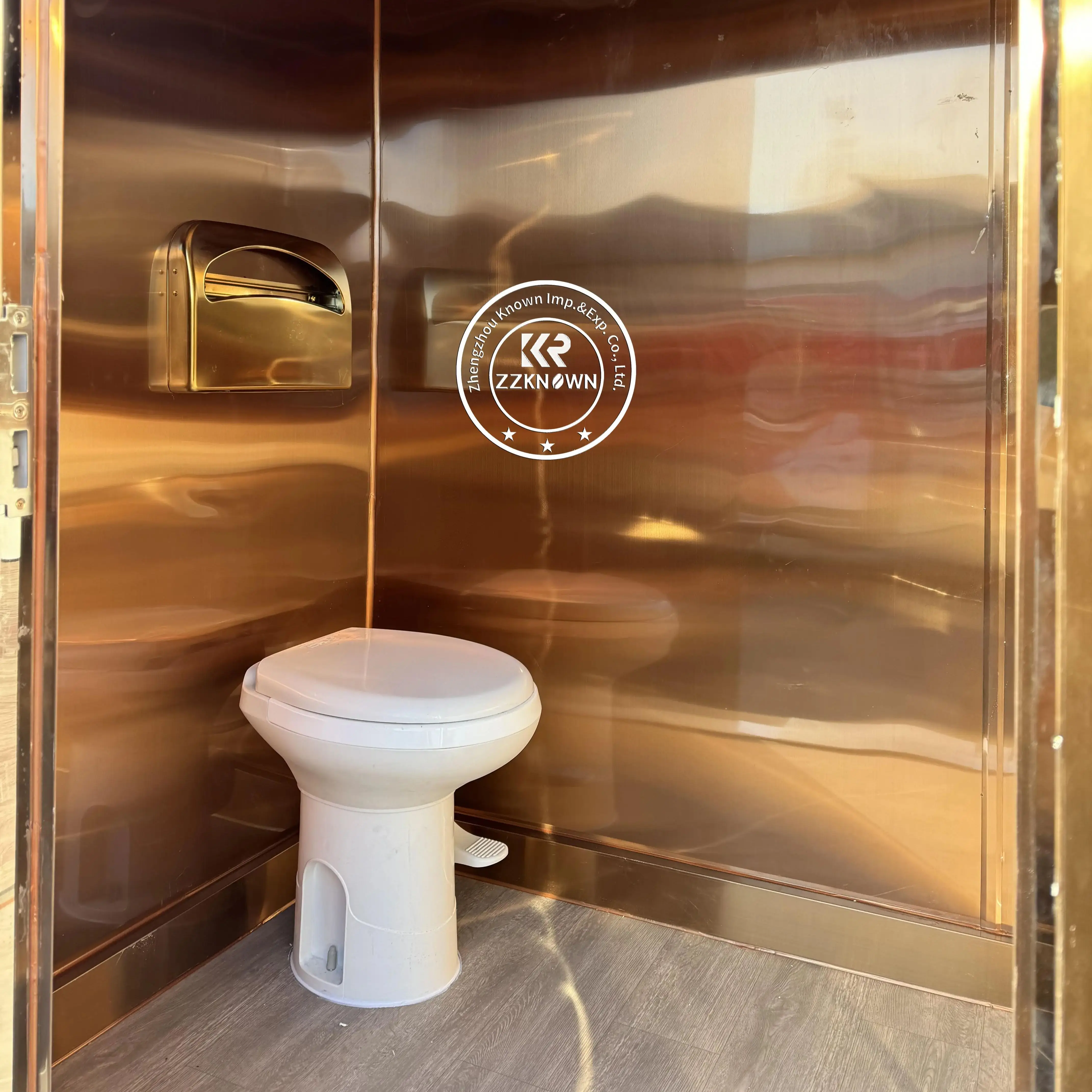 High Quality  Luxury Restroom Trailers Portable Toilet Low Price Portable Toilets Trailer for Events Wedding