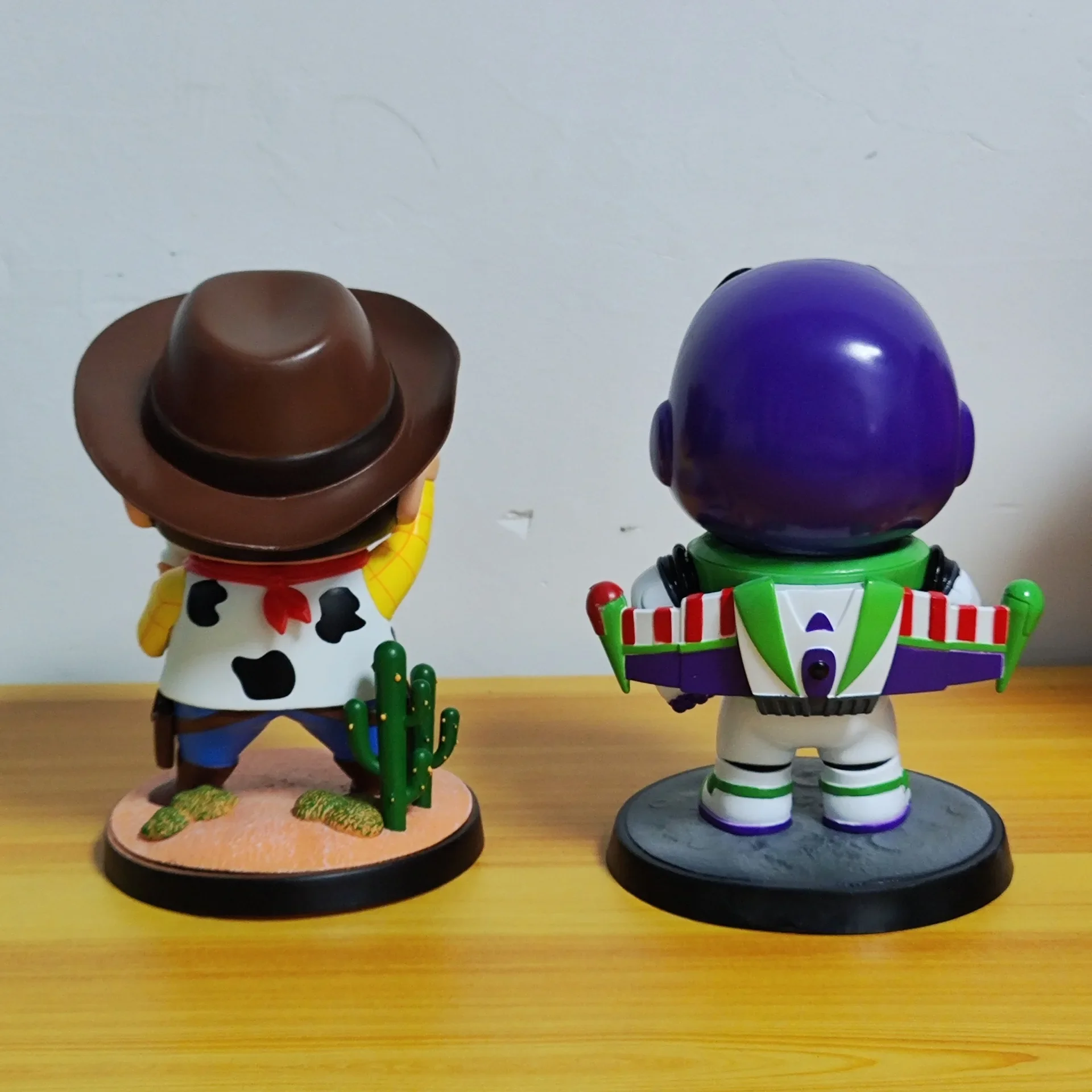 2024 17 Cm Crayon Shin-chan Cos Dick Denim Buzz Lightyear Woestijn Cactus Scène Anime Figuren Model Ornamenten Collectible speelgoed