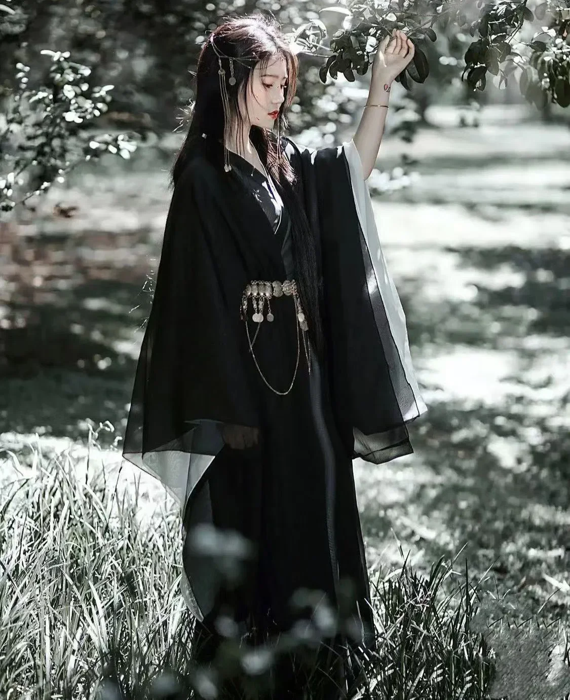 

Chinese Dress Ancient WeiJin Dynasty Hanfu Traditional black and white Dresses Style Folk Dance Men Cosplay Kimono Han Costume