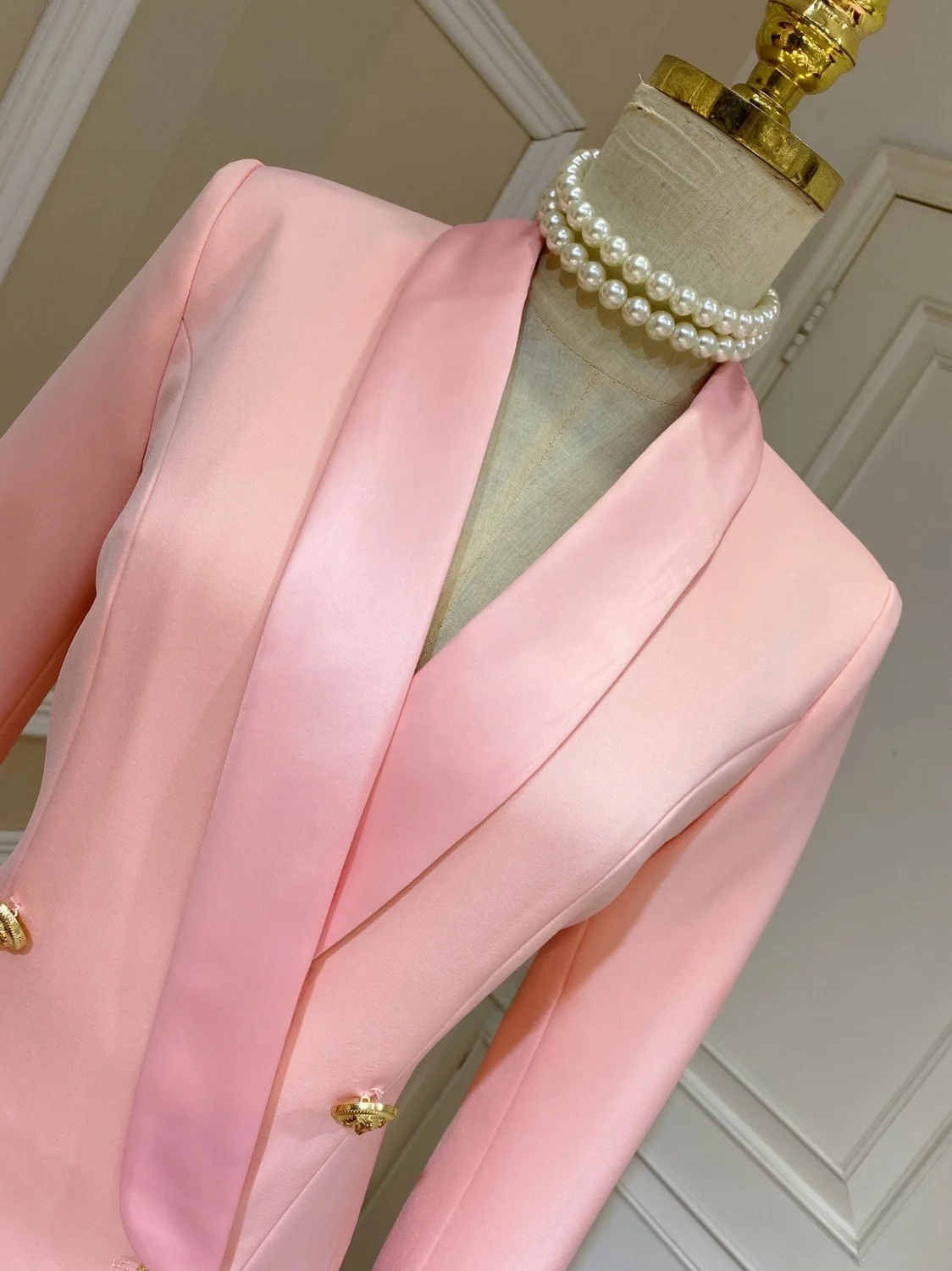 Haut de gamme Satin revers Patchwork métal Double rangée bouton coupe ajustée Midi Dr costume jupe Dr Elely conçu printemps Faion