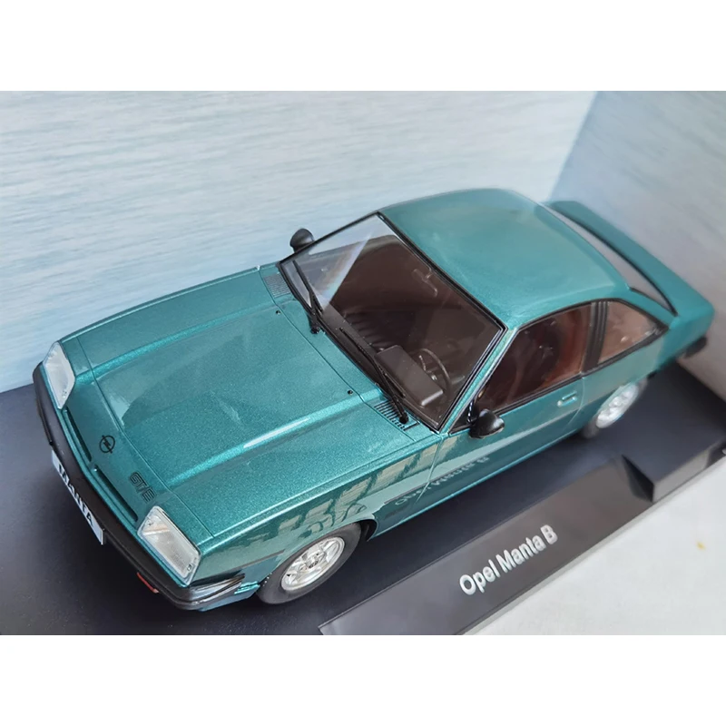 

1:18 Scale OPEL MANTA B Simulation Alloy Car Model Diecast Toy Collectible Ornaments