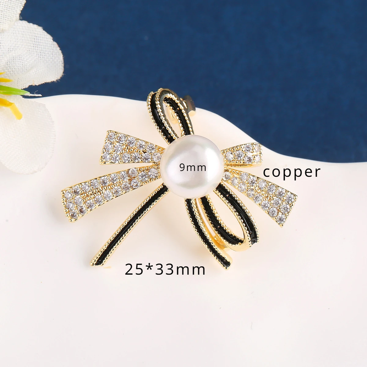 Hot Selling Natural Pearl 18K Electroplated Gold Color Copper Micro-inset Zircon Bow Brooch Ladies Holiday Dress Decoration