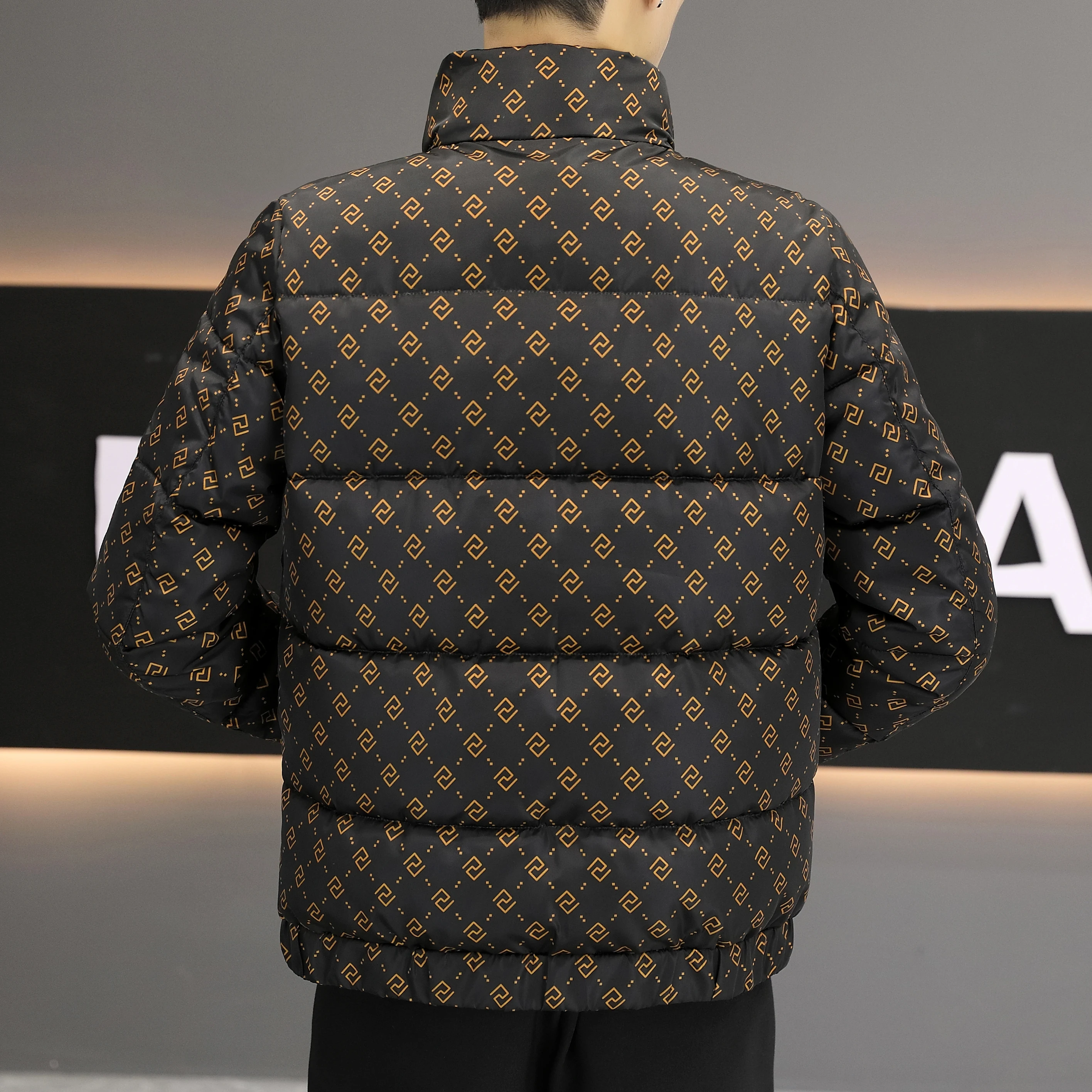 سترة قطنية شتوية للرجال عالية الجودة باللون الأسود والذهبي لعام 2025 سترة قطنية متعددة الاستخدامات للترفيه #5