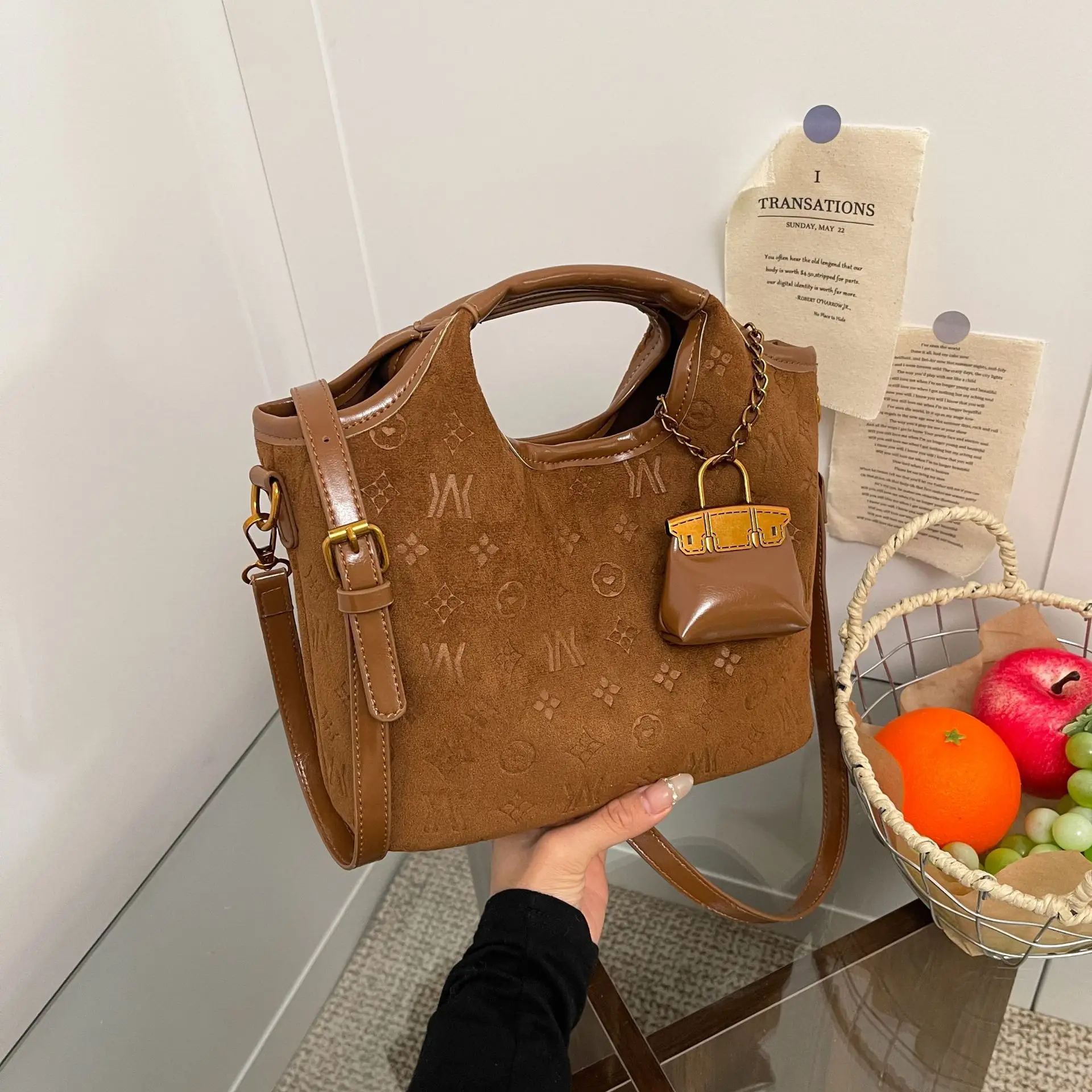 

2025 Niche Bucket Bag, Trendy Shoulder Purse for Women, Fashion Top Handle Tote, Casual Crossbody Bag, Day-to-Night Sling Bag