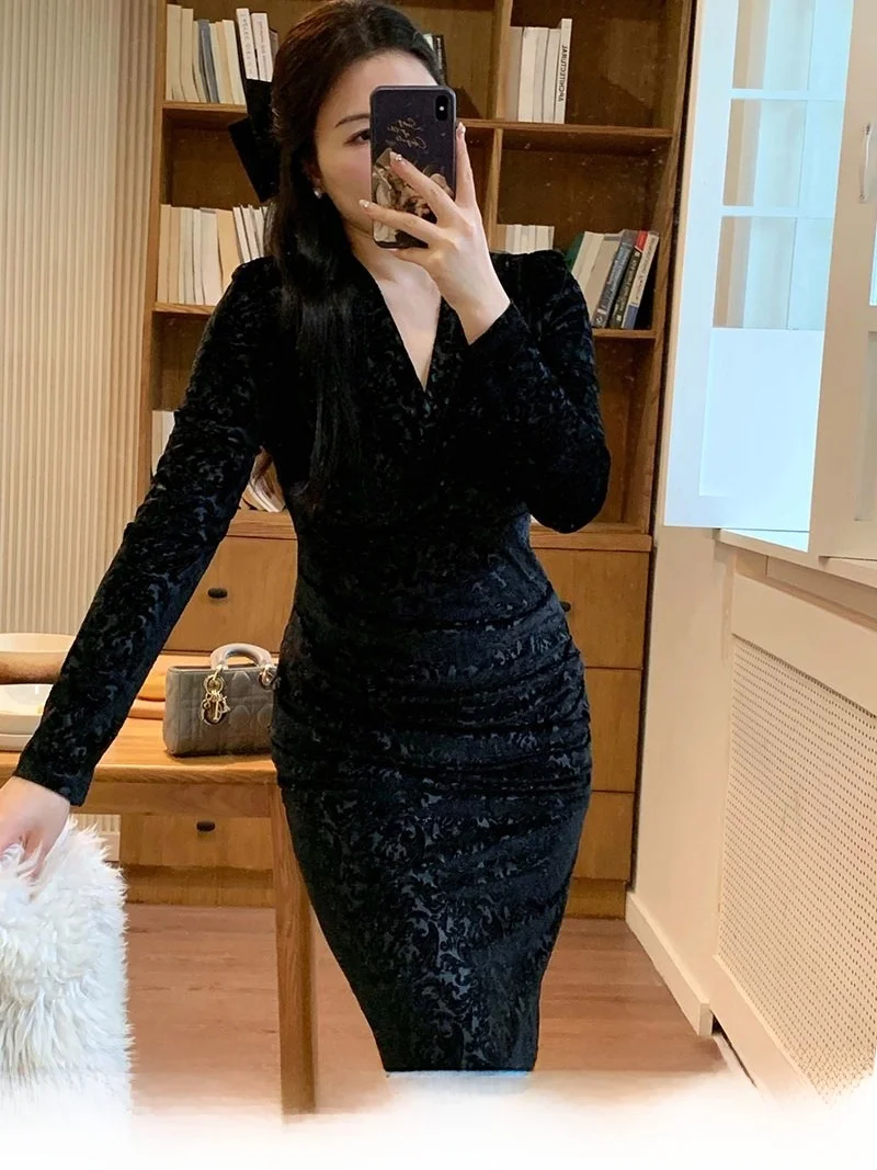 

Вельветовая юбка миди с V-образным вырезом, больших размеров, универсальная, облегающая, весенняя, новая, для повседневной носки, простая, с завышенной талией, длинная, А-силуэт