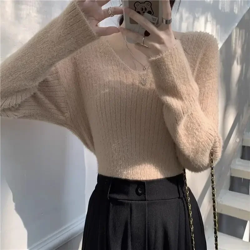 

Autumn and Winter New Lazy Style Loose Relaxed Light V-Neck Underlay Shirt Korean Knitted Sweater Women Top Overlay Clothes Ins