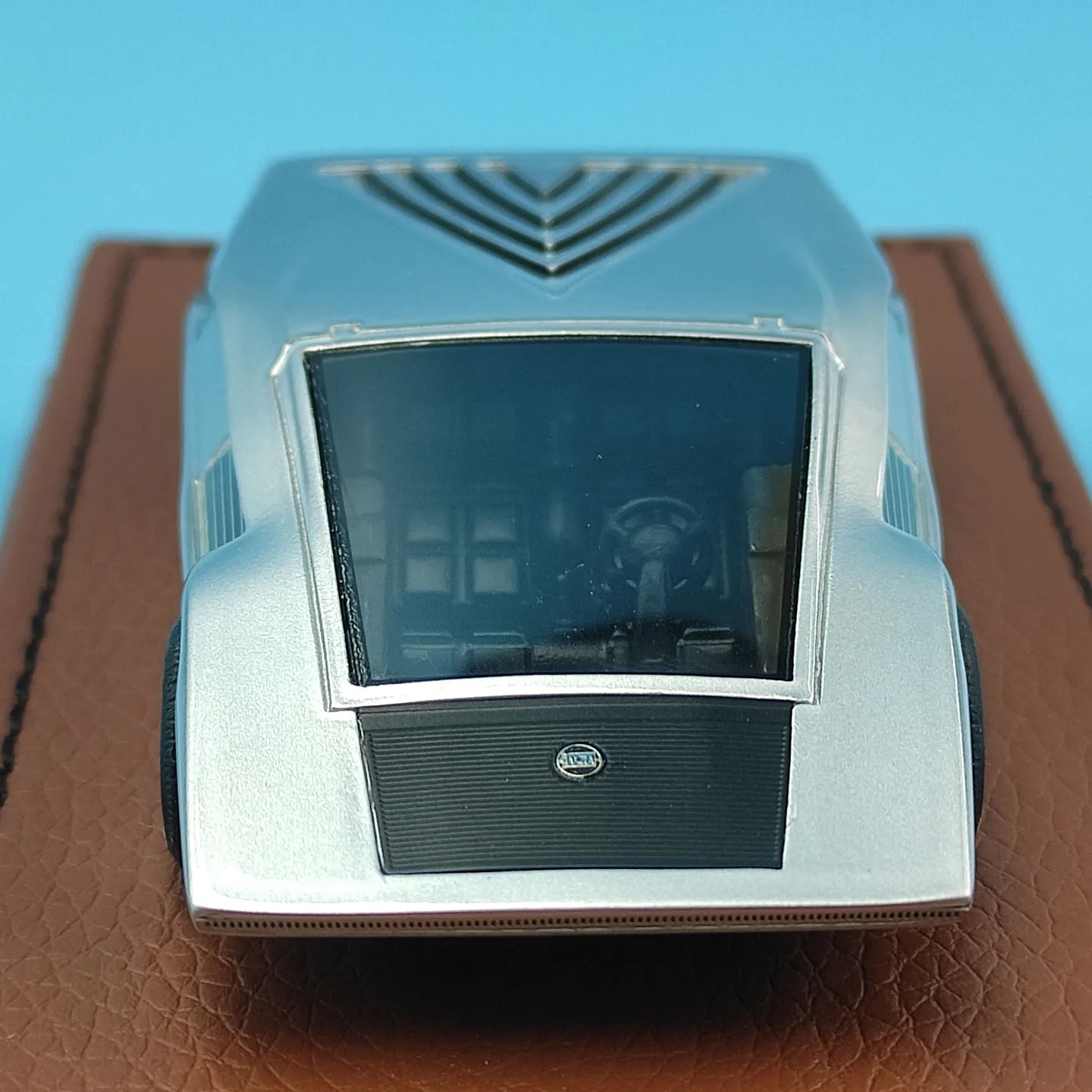 Afbeelding 4: ENGUP schaal 1:43 Lancia - Zero Concept 1970 zilveren automodel van hars
