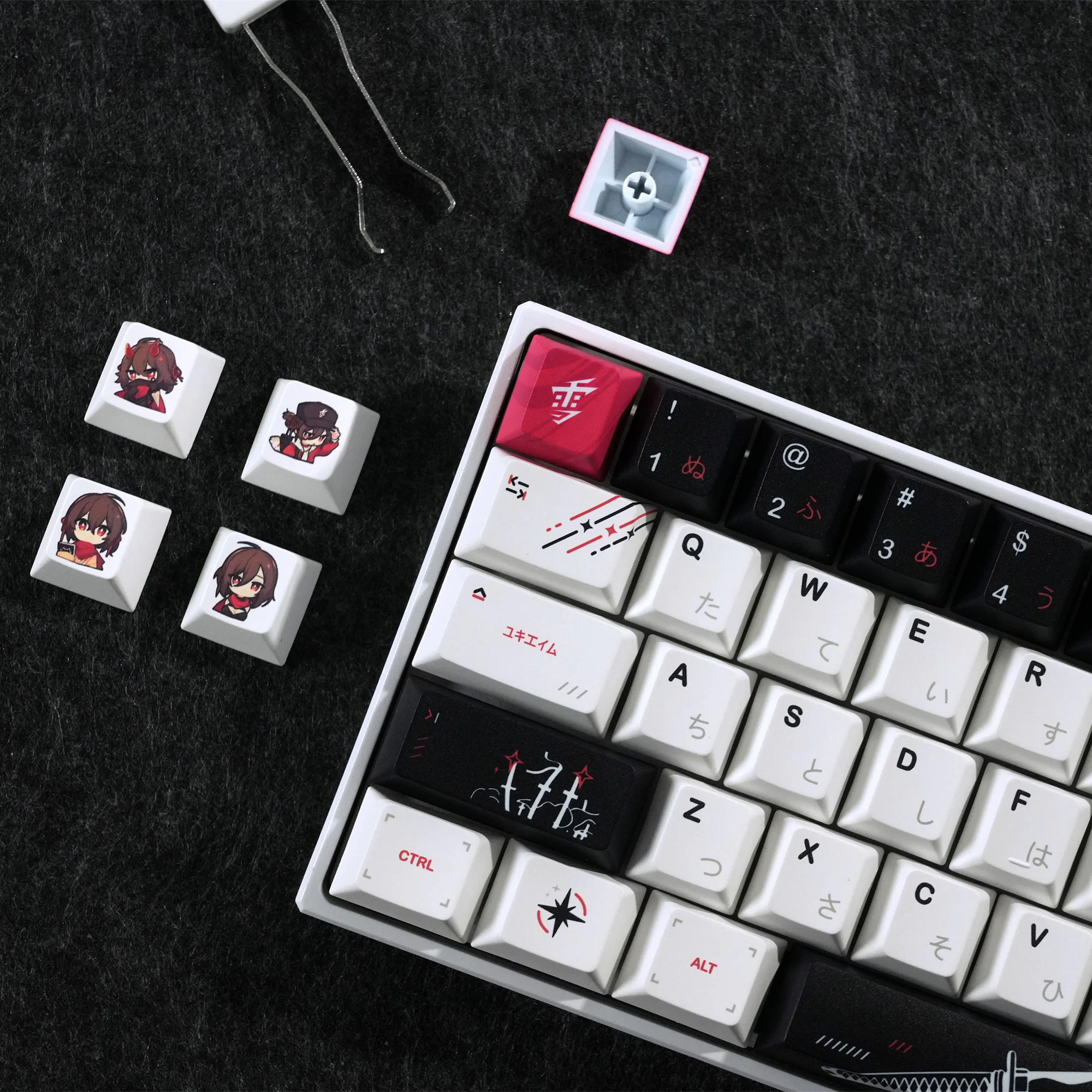 XVX Anime Keycaps Yuki Aim Keycaps PBT Dye-Sublimation Double Shot Thick Keycaps White and Black Cherry Profile 134 Keys