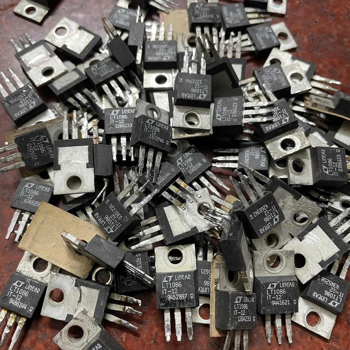 Free shipping  LT1086CT-12  LT1086IT-12V TO-220 1.5A   10PCS