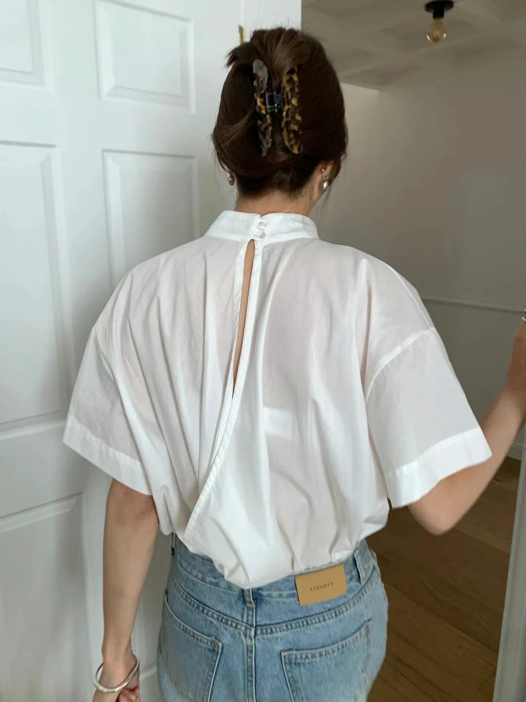 

Elegant Hollow out Back Short Sleeve Women's Shirt Loose Fit Slimming Korean Style Stand Collar Summer Fashionable Shirt