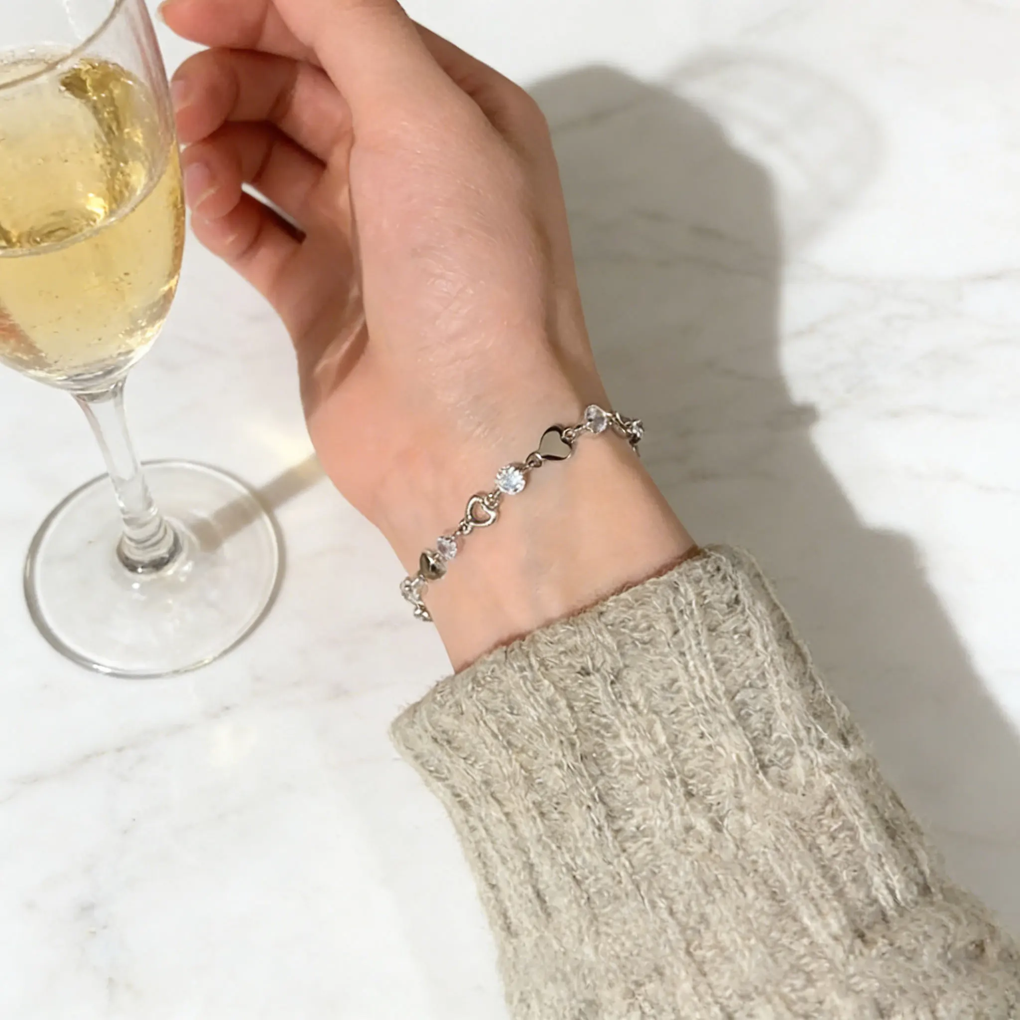 

Sweet Heart Hollow Bracelet Trendy Versatile Fashion Accessory for Teens