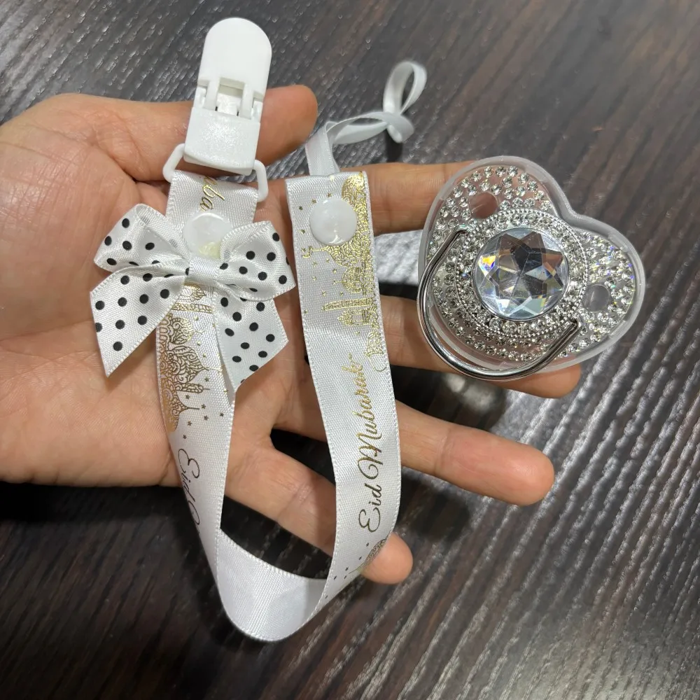 ΠΠ»Π΅ΡΡΡΡΠ°Ρ Π·ΠΎΠ»ΠΎΡΠΈΡΡΠ°Ρ ΡΠΎΡΠΊΠ°-ΠΏΡΡΡΡΡΠΊΠ° Baby Comfort ΠΈ Π΄Π΅ΡΠΆΠ°ΡΠ΅Π»Ρ Π΄Π»Ρ ΡΠΎΡΠΊΠΈ β ΡΠΎΠ²Π°ΡΡ Π΄Π»Ρ ΡΡ
ΠΎΠ΄Π° Π·Π° Π½ΠΎΠ²ΠΎΡΠΎΠΆΠ΄Π΅Π½Π½ΡΠΌΠΈ β ΡΠ½ΠΈΠΊΠ°Π»ΡΠ½ΡΠΉ Π±Π»Π΅ΡΡΡΡΠΈΠΉ Π΄ΠΈΠ·Π°ΠΉΠ½, ΡΡΠΏΠΎΠΊΠ°ΠΈΠ²Π°ΡΡΠΈΠΉ ΠΏΠΎΠ΄Π°ΡΠΎΠΊ ΠΠ»Π΅ΡΡΡΡΠ°Ρ Π·ΠΎΠ»ΠΎΡΠΈΡΡΠ°Ρ ΡΠΎΡΠΊΠ°-ΠΏΡΡΡΡΡΠΊΠ° Baby Comfort ΠΈ Π΄Π΅ΡΠΆΠ°ΡΠ΅Π»Ρ Π΄Π»Ρ ΡΠΎΡΠΊΠΈ β ΡΠΎΠ²Π°ΡΡ Π΄Π»Ρ ΡΡ
ΠΎΠ΄Π° Π·Π° Π½ΠΎΠ²ΠΎΡΠΎΠΆΠ΄Π΅Π½Π½ΡΠΌΠΈ β ΡΠ½ΠΈΠΊΠ°Π»ΡΠ½ΡΠΉ Π±Π»Π΅ΡΡΡΡΠΈΠΉ Π΄ΠΈΠ·Π°ΠΉΠ½, ΡΡΠΏΠΎΠΊΠ°ΠΈΠ²Π°ΡΡΠΈΠΉ ΠΏΠΎΠ΄Π°ΡΠΎΠΊ