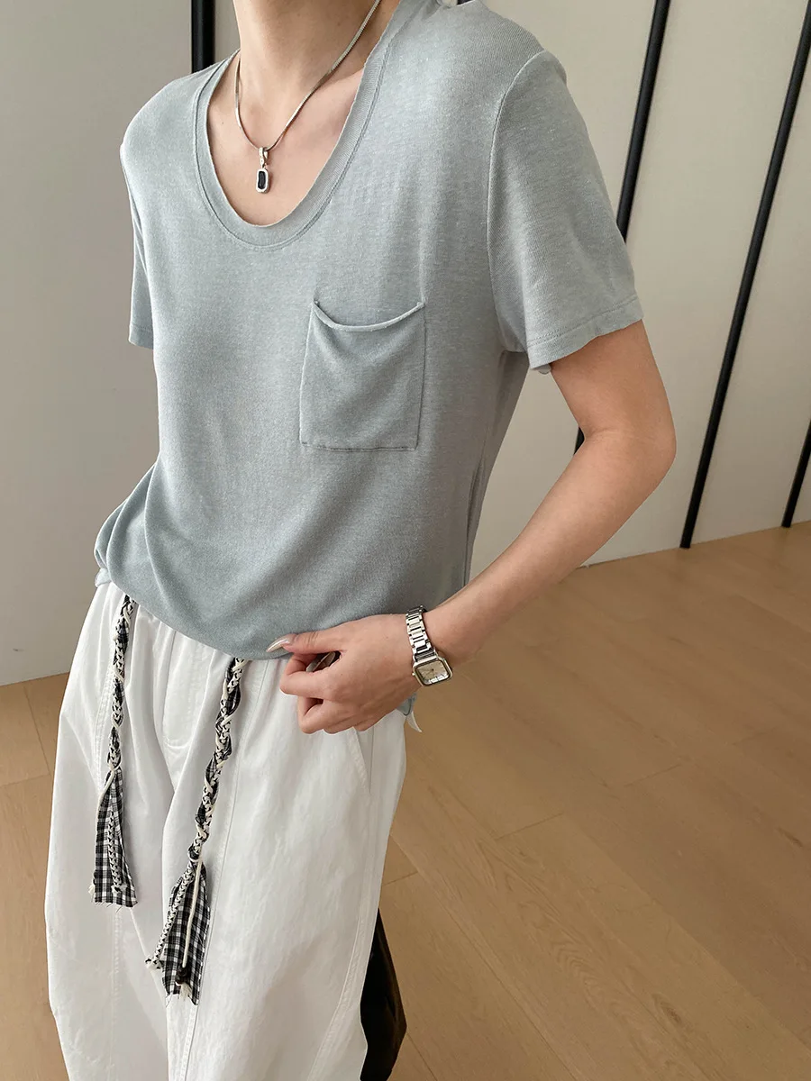 Sommerliches Damen-T-Shirt mit Rundhalsausschnitt, Tasche und lockeren kurzen Ärmeln – Detail 23