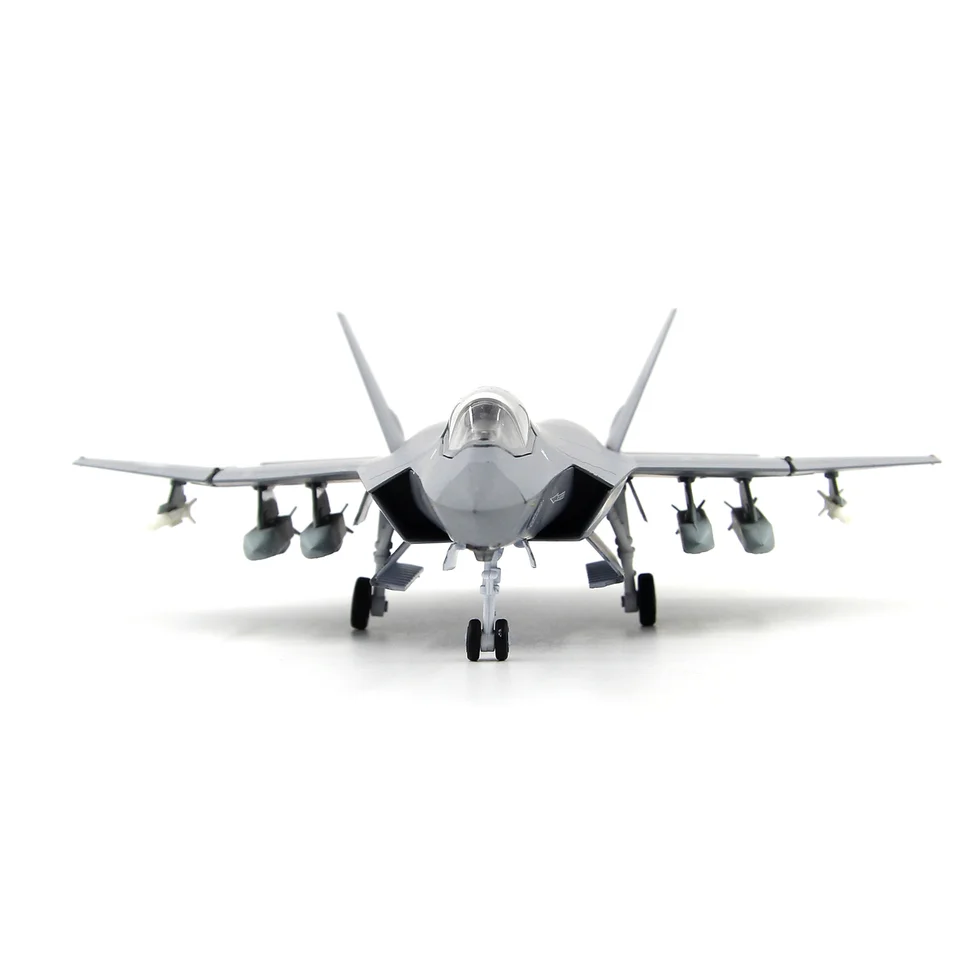 1/72 AF1 中国海軍 J-35 戦闘機（翼折りたたみ） 93 # 完成品の戦闘機