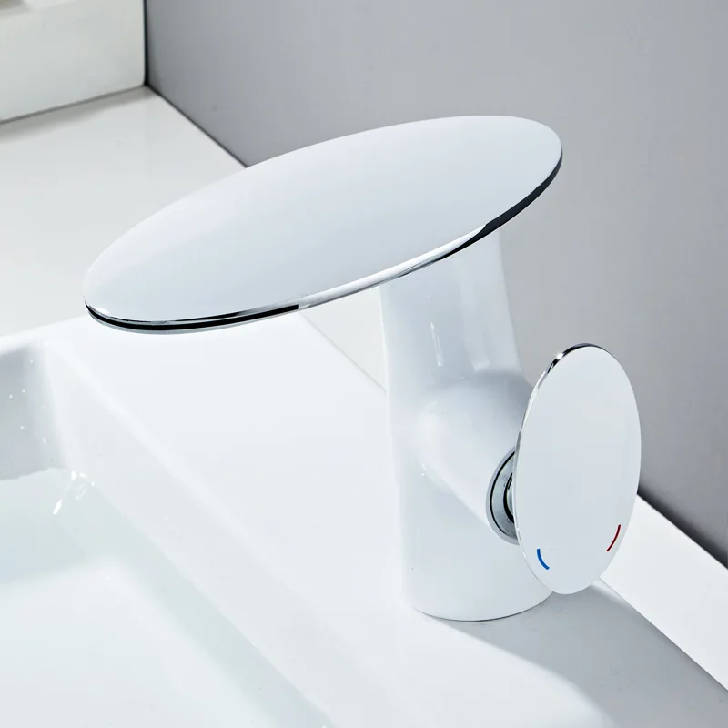 Estilo de cascada minimalista blanco, arte creativo de baño totalmente de cobre, grifo monotero frío y caliente