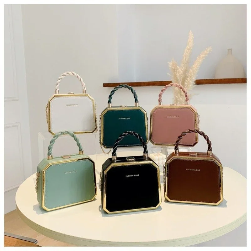 Female Bags on Sale 2024 High Quality Westernized Minimalist and Versatile High-end Box Bag New Exquisite Chain Crossbody Bag