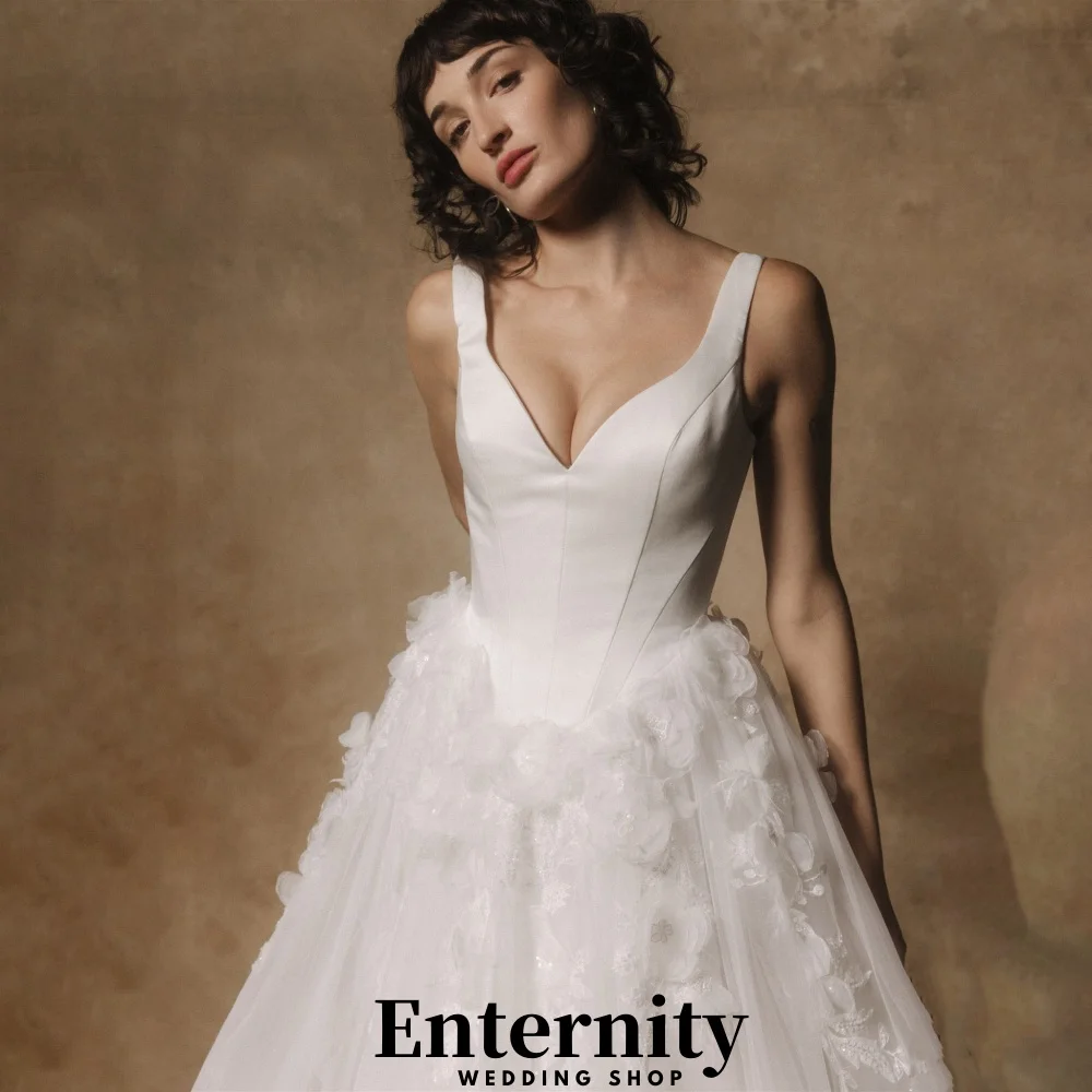 カスタマイズされたレースアップリケのウェディングドレスエレガントな V ネックスパゲッティストラップ女性のための魅力的なブライダルドレス Vestidos デノビア