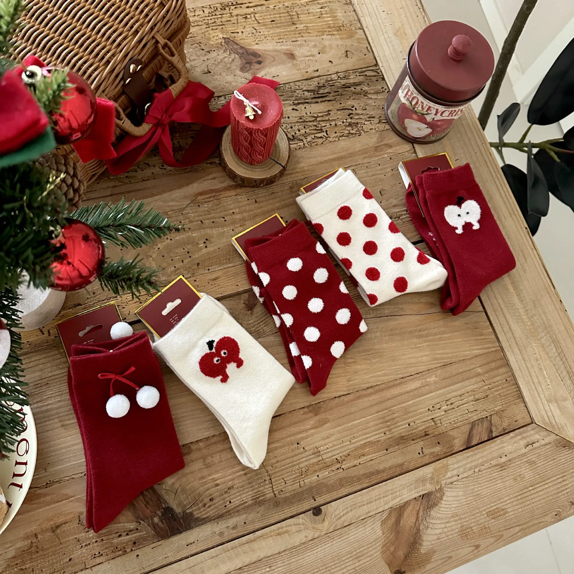 

Осенне-зимние красные носки Happy Red, однотонные носки среднего размера в горошек с нишевым дизайном, новогодний красный цвет