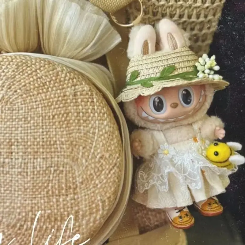 

Stylish Daisy & Straw Hat for Labubu Ropa Chic Dress with Pearl Headdress - Cute & Elegant Labubu-Themed Outfit