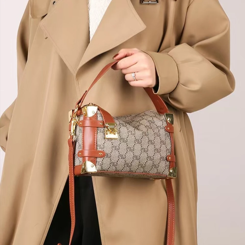 European and American new light luxury versatile high-end sensory bag with printed letters crossbody bag texture shoulder bag