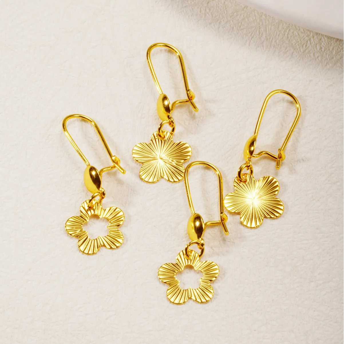 Europe and the United States cross-border popular copper-plated clover earrings jewelry retro temperament electroplated 24K car