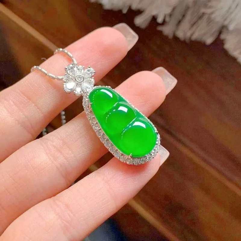 Ice jadeite pendant  Myanmar green four-season bean necklace