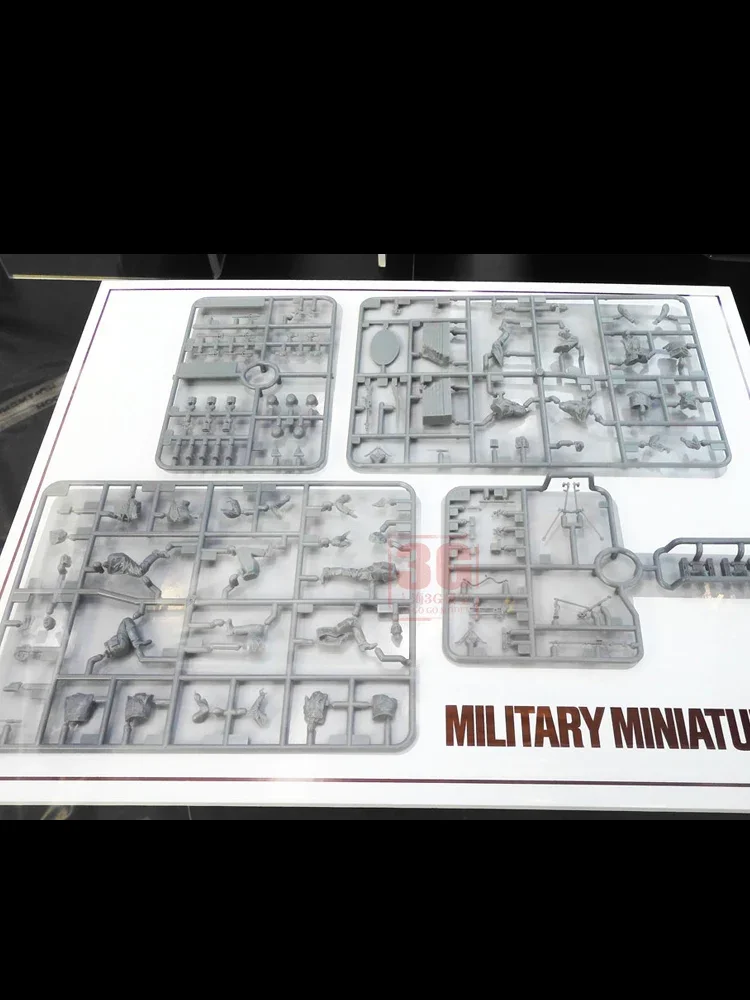 TAMIYA Assembled Soldier Model Kit 35386 German Machine Gun Squad, Mid-War 1/35