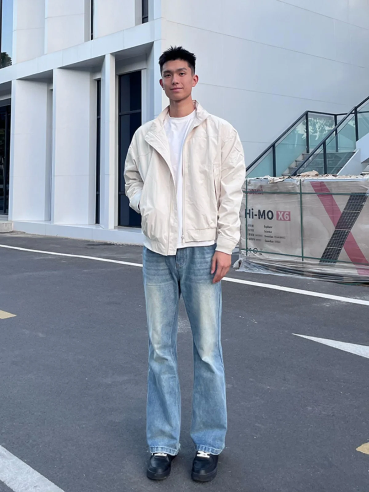 

Светло-голубые мужские джинсы-клеш в стиле High Street, прямые, с эффектом потертости, стройнящие, удлиняющие ноги, осенняя модная повседневная одежда