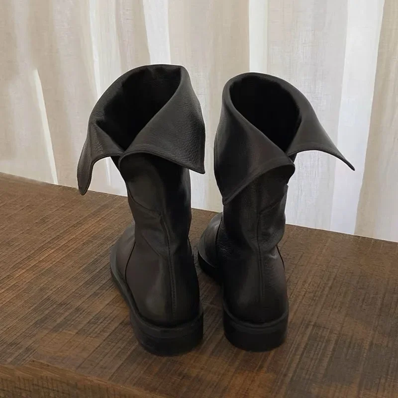 Scarpe da donna in pelle marrone Stivali a metà polpaccio con cinturino posteriore Testa tonda nera Botas Mujer Plus Tacchi grossi in velluto Sapatos Feminino