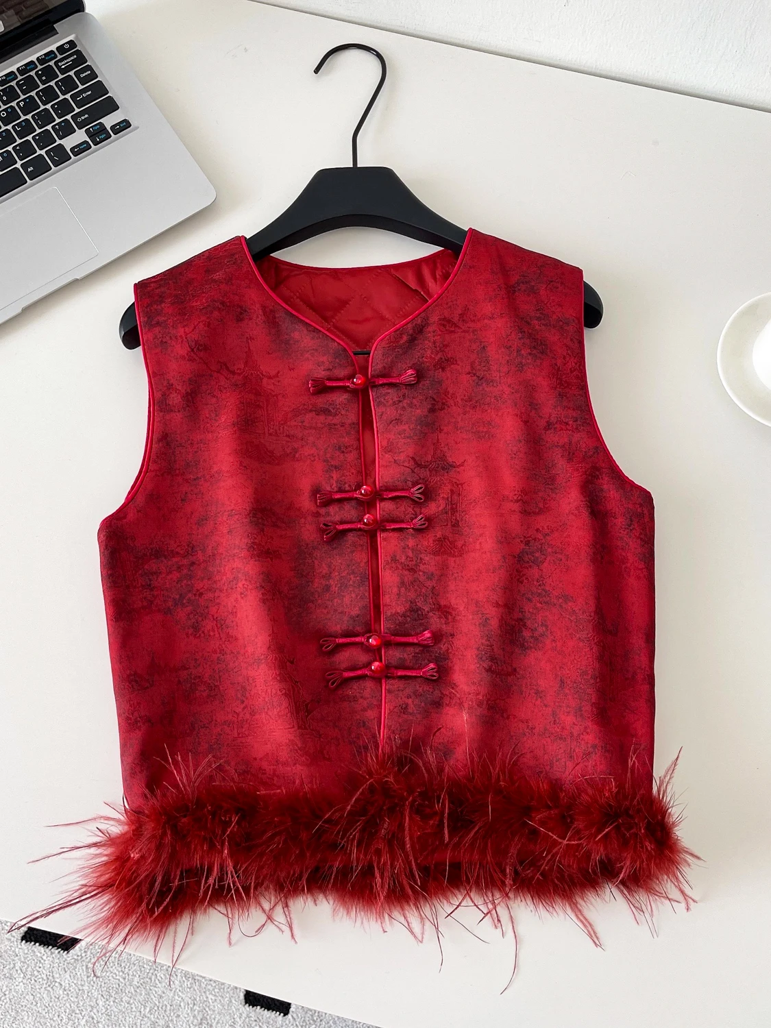 

Red Chinese Sle Heavy Embroidery Feather Decorated Vest Women's High-End Feeling Button V-Ne Svel Tank Top