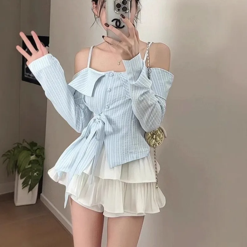 قميص أزرق نسائي جديد لربيع وصيف 2025 + تنانير ميدي عصرية بخصر غير منتظم وأربطة علوية طقم تنورة بطيات بكتف واحد