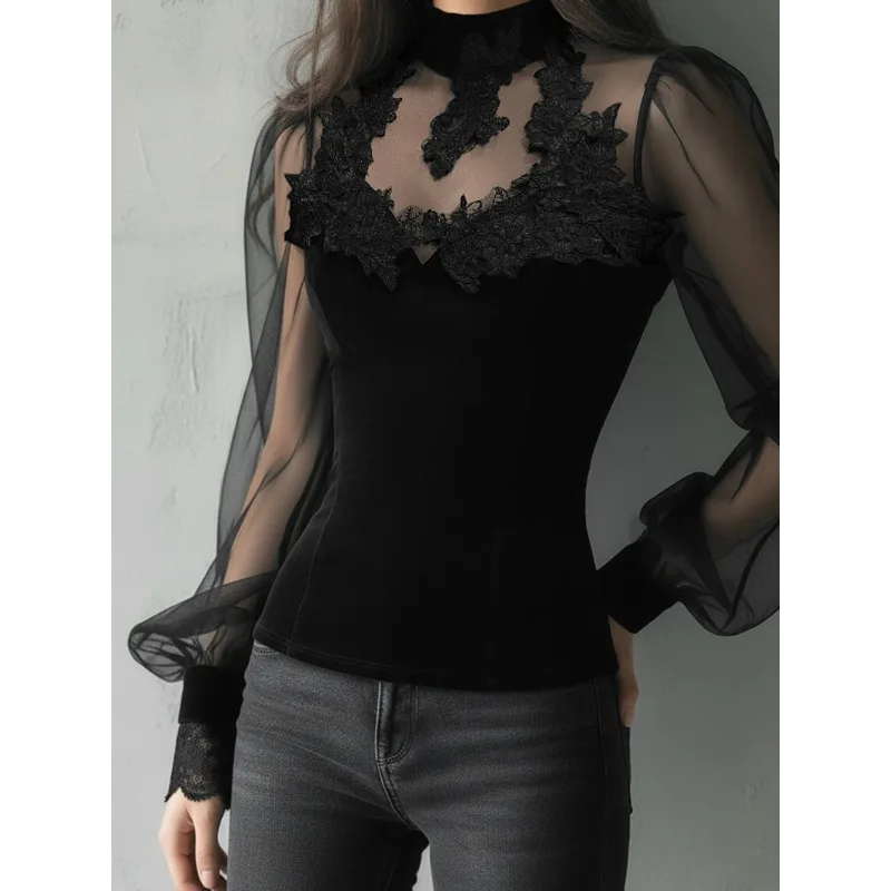 Franse Stijl Vrouwen Zwarte Shirts Elegante Kant Bloem Patchwork Fluwelen Blouses Vroege Lente Nieuwe Slanke Sheer Lange Mouw Top 2026