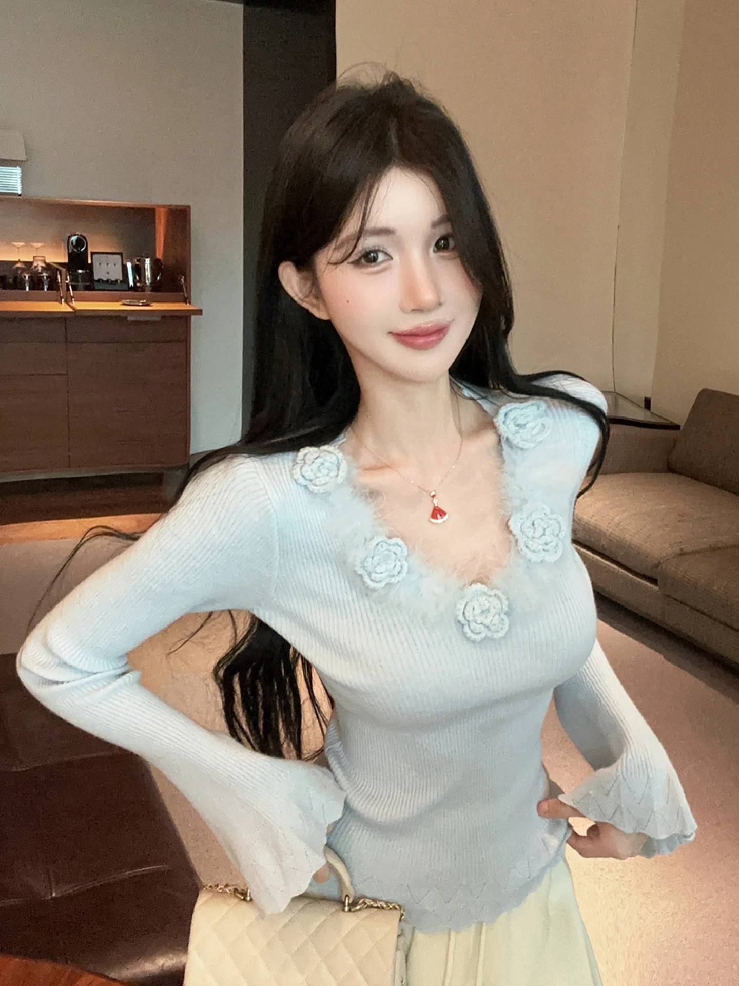 

Женский трикотажный топ с V-образным вырезом и 3D-цветочным узором для осени и зимы, мягкий, приятный к телу, для ношения под одеждой