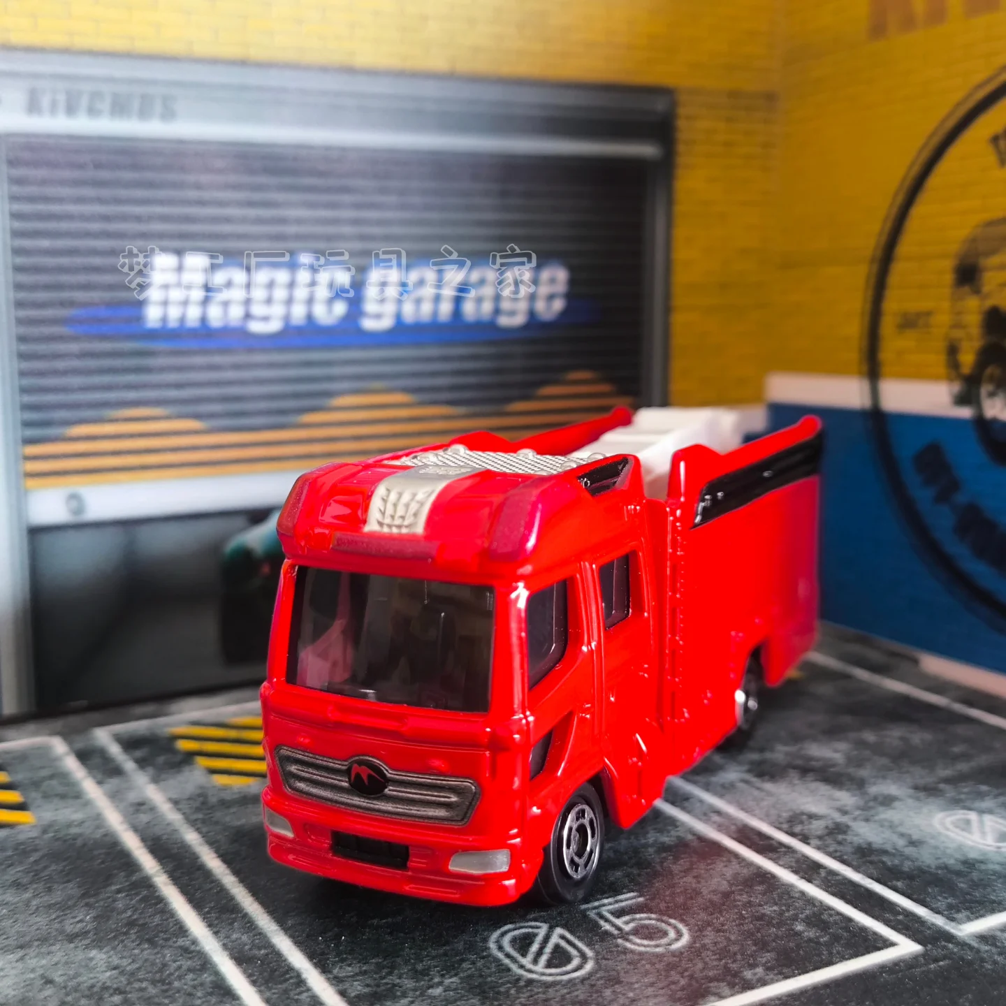 

Takara Tomy Tomica No.119 Morita 13m With Boom Fire Truck 1:64 Alloy Diecast Car Model Metal Vehicle Toy For Kids Collection