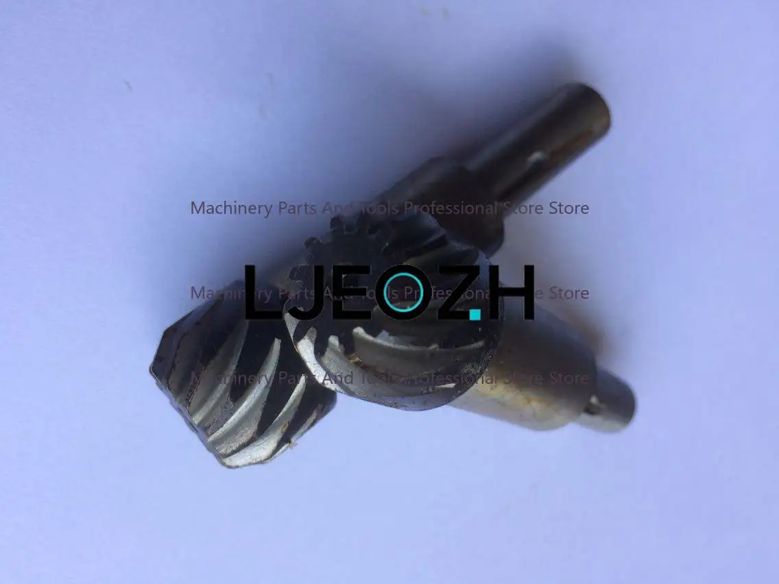 Rocker Arm Vertical Turret Milling Machine Milling Head Accessories B3 + 4 + 9 Feed Worm Shaft Bevel Gear Shaft