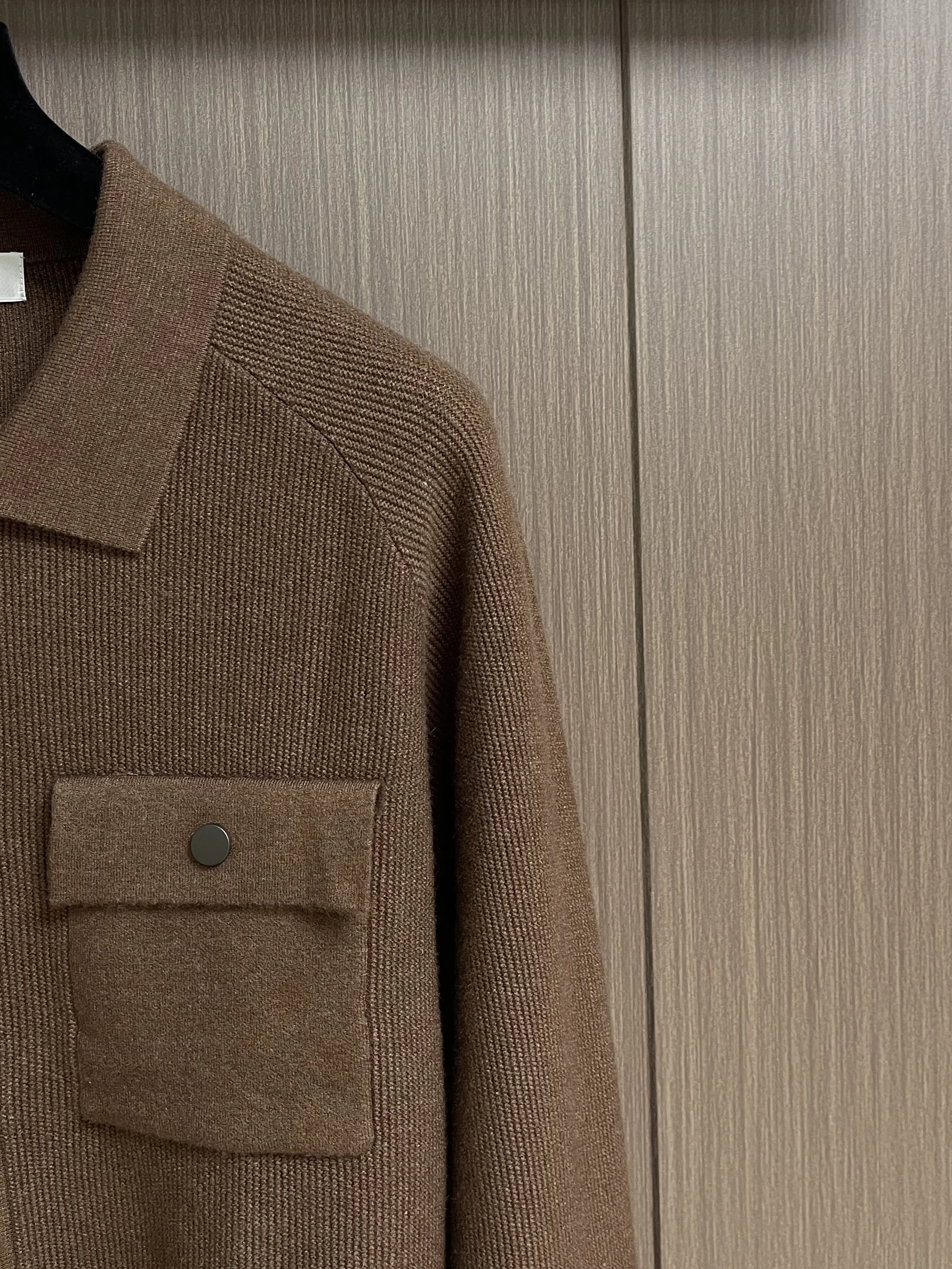 سترة صوف كاجوال بأزرار من الصوف بنسبة 100% من LP