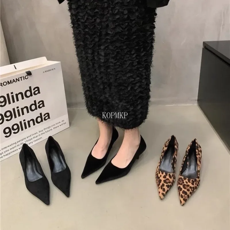 Bombas de grão leopardo para mulheres, mulas de festa do dedo apontado, salto alto strip-on, sapatos de casamento, primavera e outono