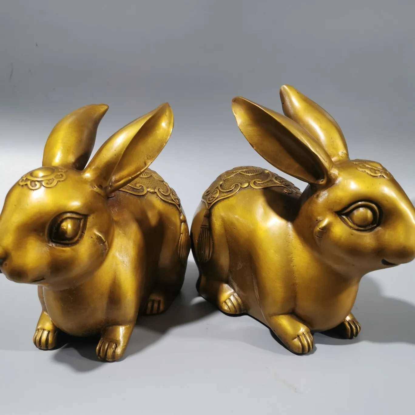 2 Pack Cute Rabbit Statue Home Decor Animal Sculpture Feng Shui Golden Rabbit Ornament Brass Crafts Desk Accessories