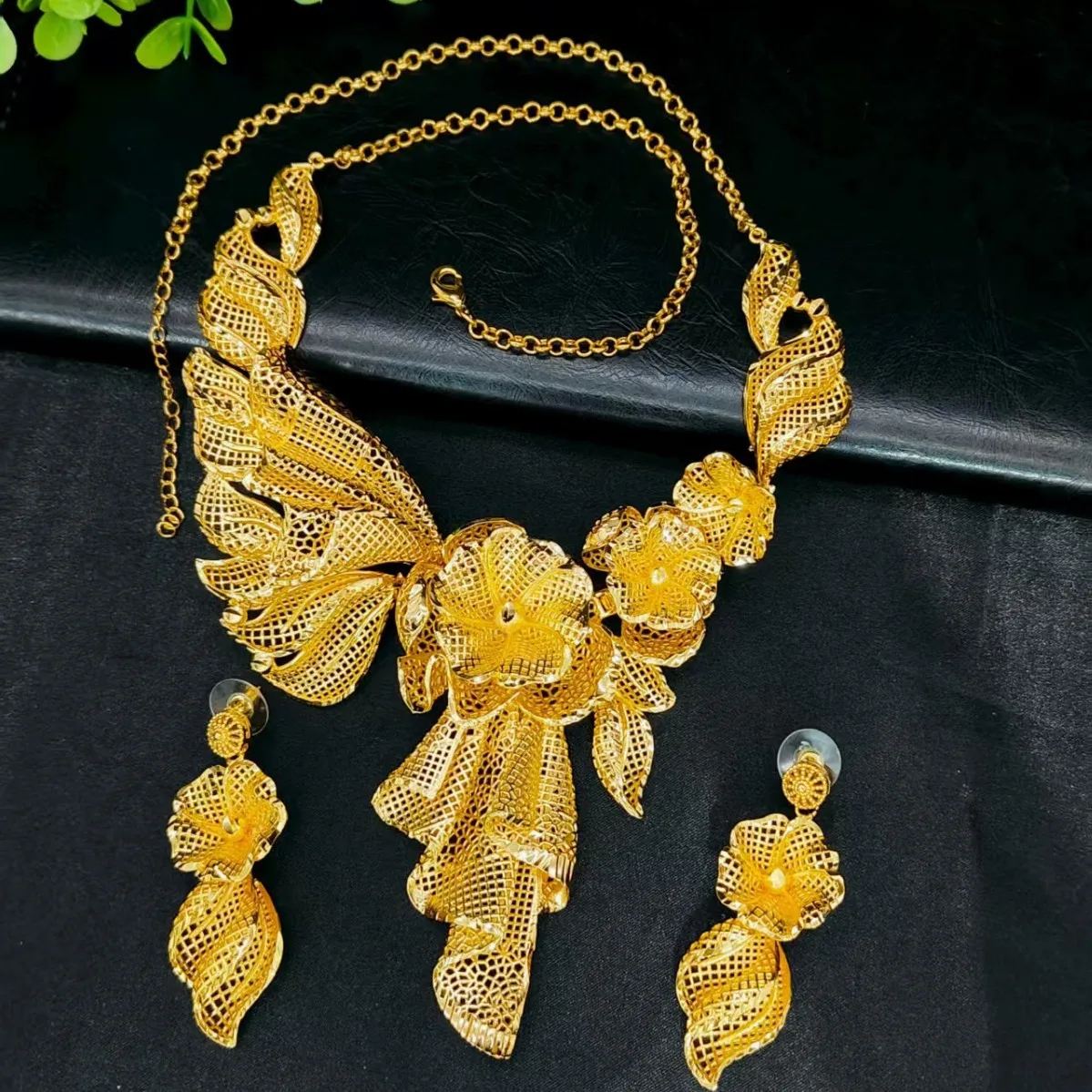 Luxury 24K 9999 Pure Gold real gold Dubai Luxury Necklace Earrings Two-Piece Bridal Wedding Necklace view 2