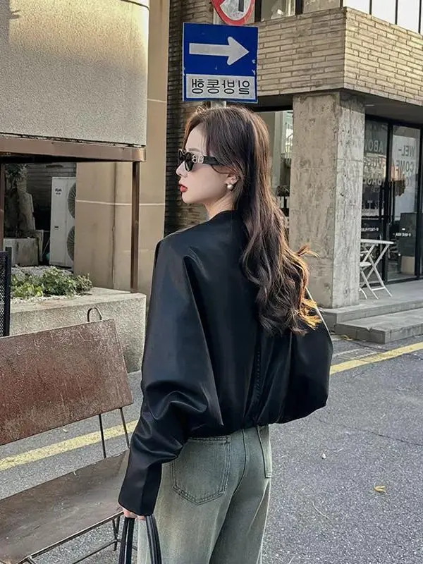 Jaqueta Feminina Casual de Couro PU Macio, Nova Coleção Primavera Outono, Caimento Solto, Manga Longa, Elegante, Versátil e que Modela a Silhueta