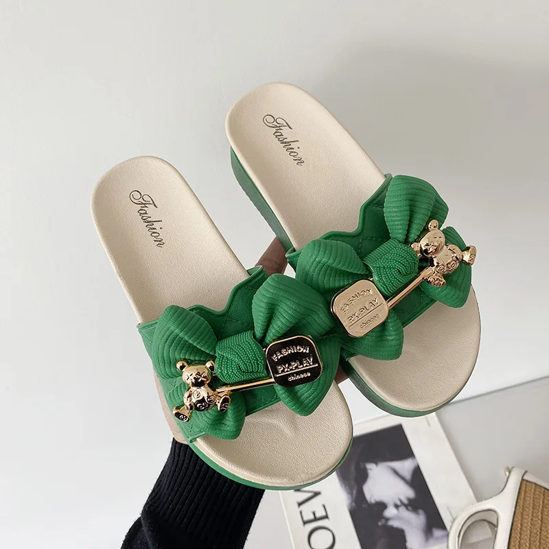 Slippers wearing cute bow drag fashion flat sandals and slippers.Personalized deodorization